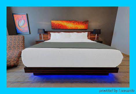 Hotel Clique Airport 4*