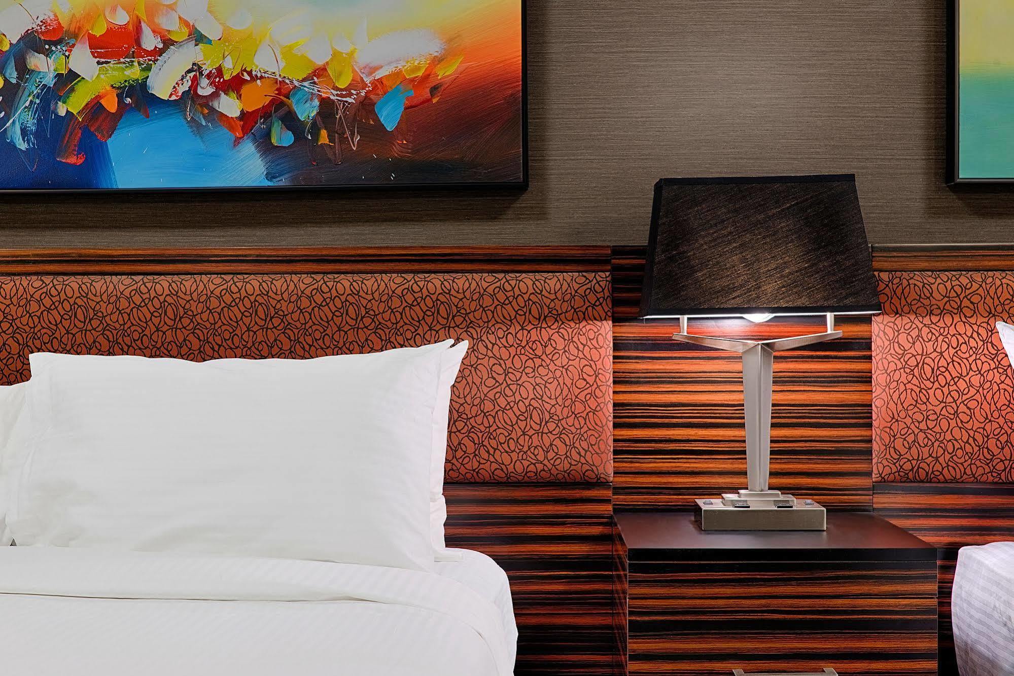 Hotel Clique Airport 4*