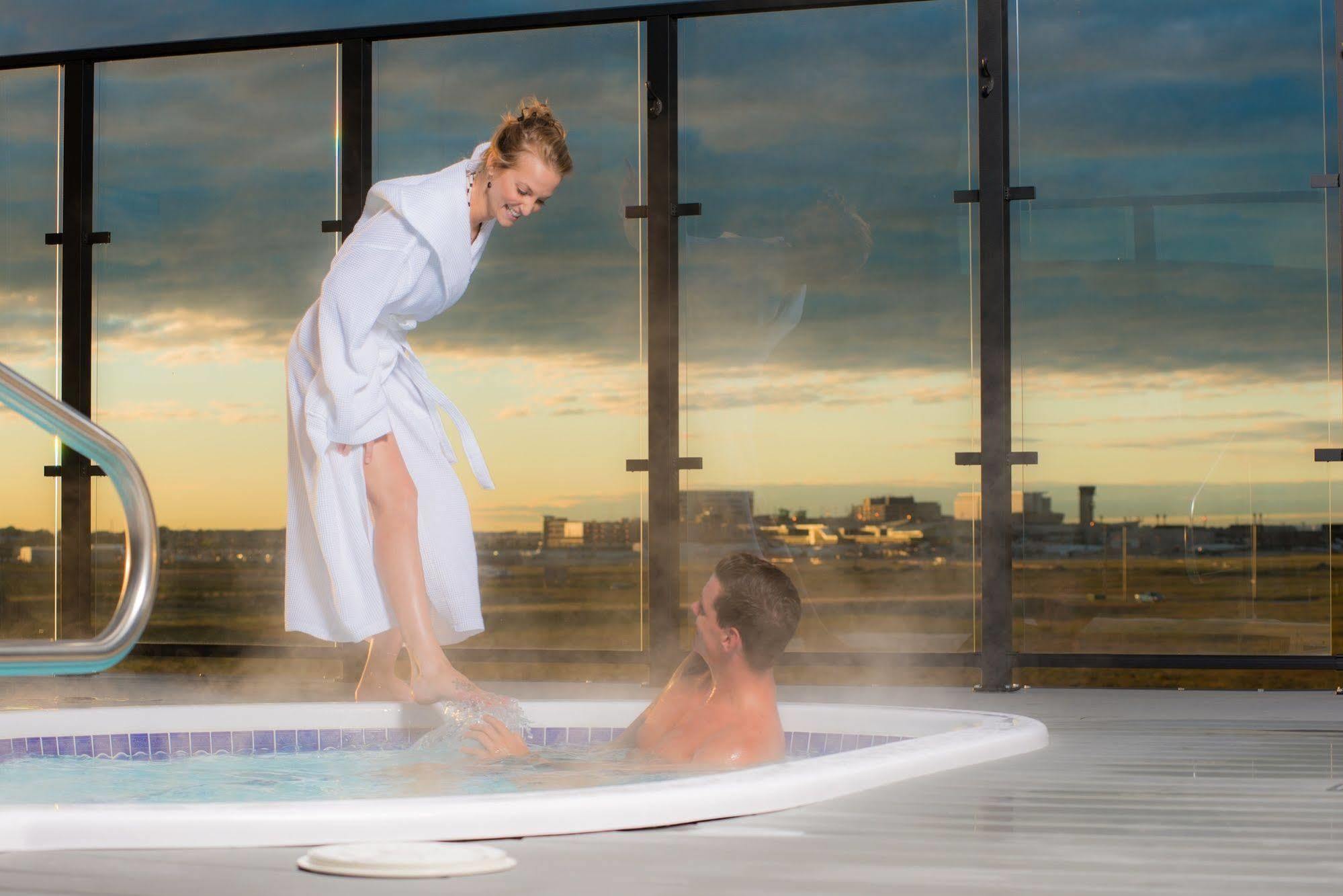 Clique Airport Hotel Calgary