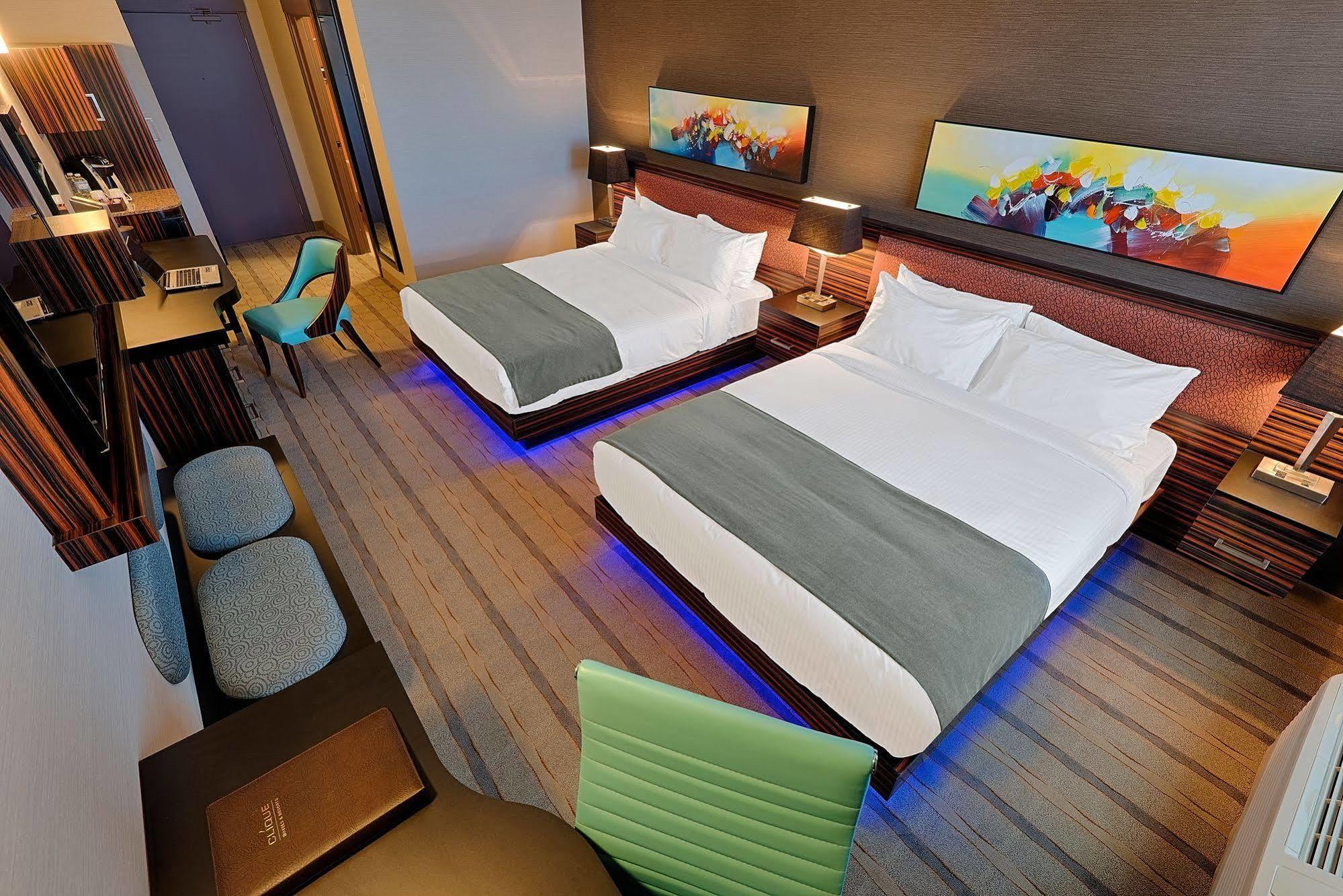 Hotel Clique Airport 4*